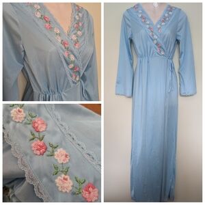 Vintage floral embroidered robe blue xs small